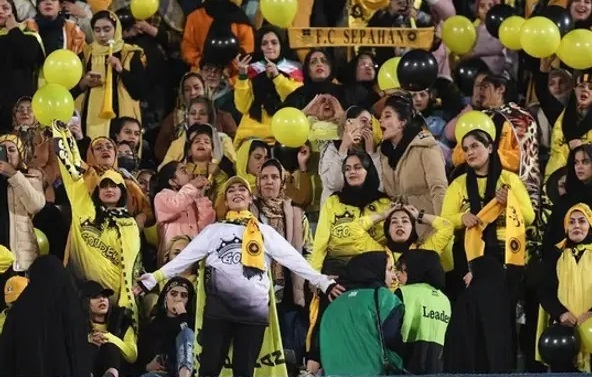 برای اولین بار در تاریخ فوتبال ایران؛ برگزاری پرسپولیس – سپاهان فقط با حضور هواداران زن