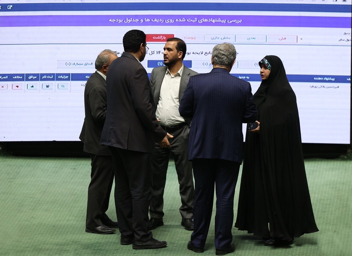 تصویب افزایش ۲۱ تا ۴۳ درصدی حقوق کارکنان در سال آینده